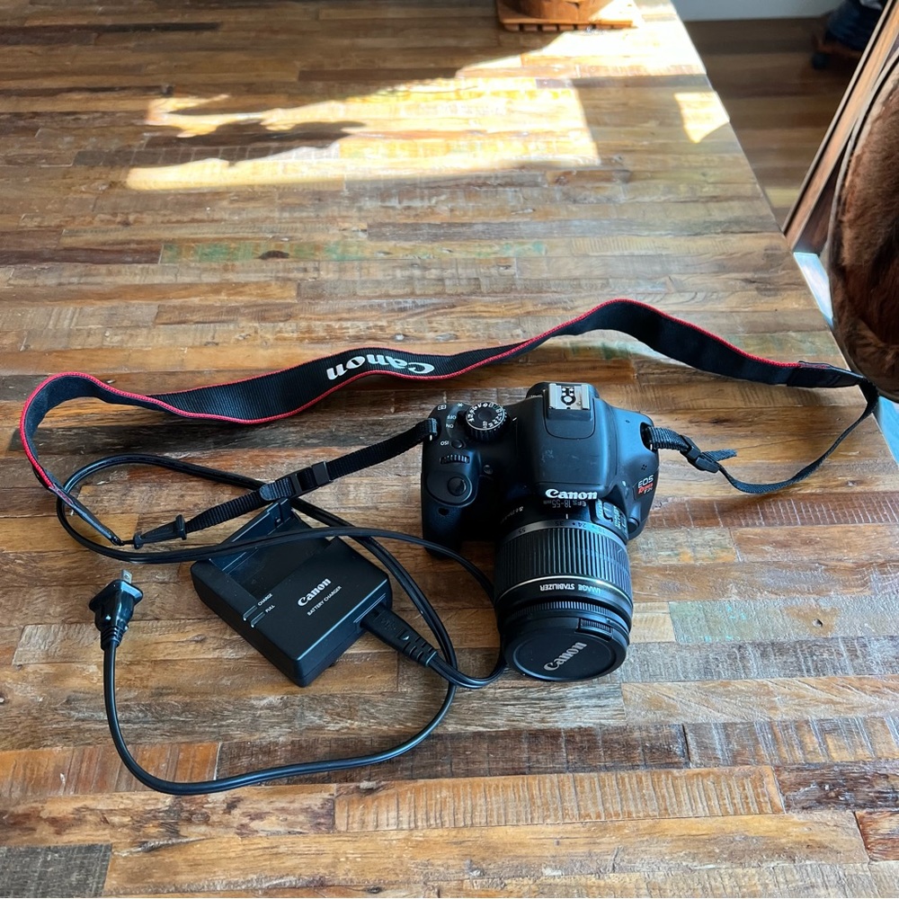 Canon EOS Rebel T2i DSLR Camera with EF-S 18-55mm f/3.5-5.6 IS Lens - Picture 2 of 10